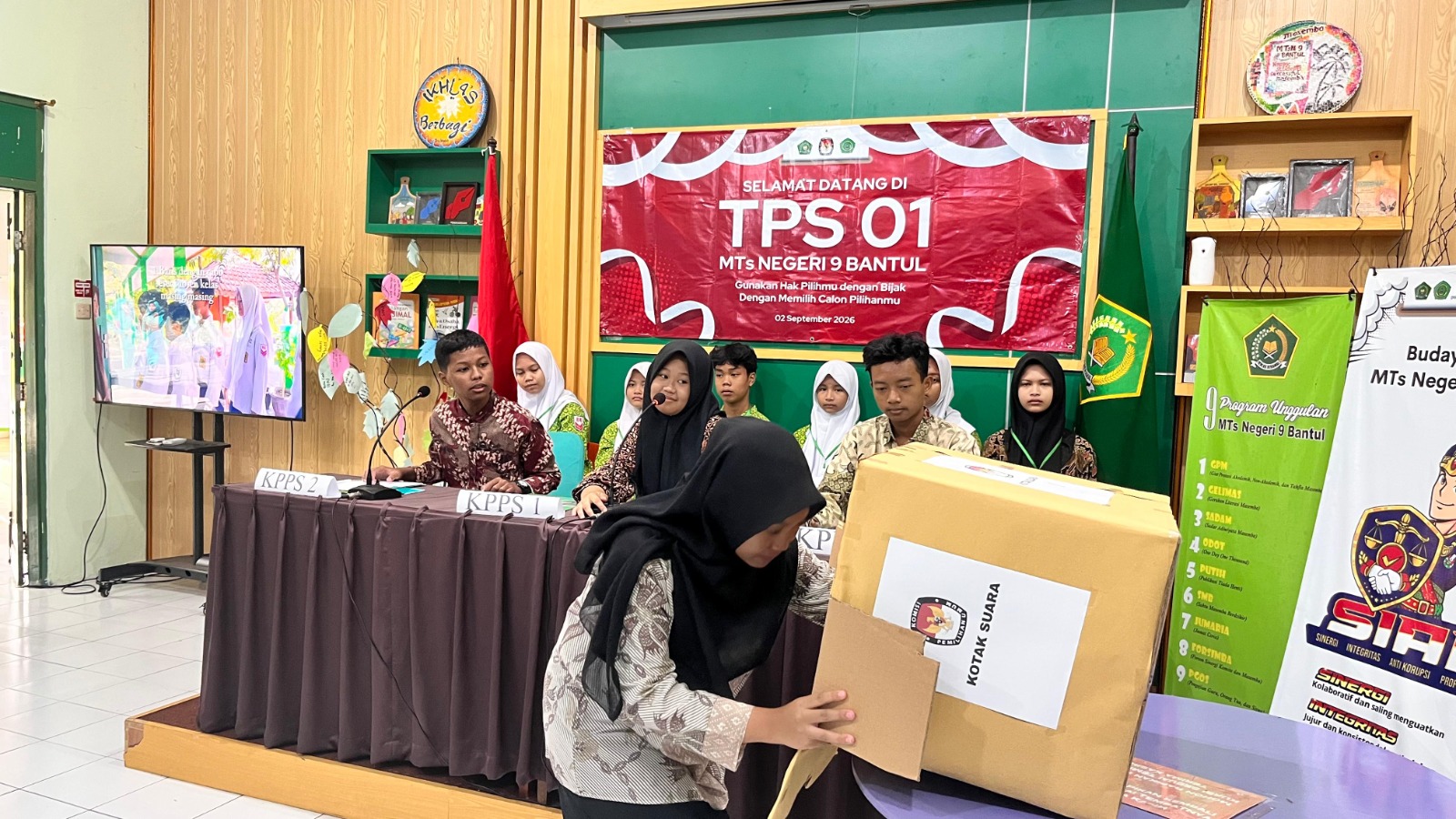 Wujudkan Pemilos Jurdil, Petugas KPPS MTsN 9 Bantul Lakukan Verifikasi Logistik Pemilihan OSIM 2026